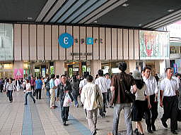 京阪、ＪＲ「京橋駅」の連絡通路