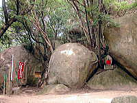 獅子窟寺境内巨岩-3