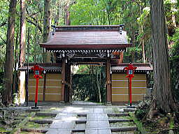 本山寺中の門