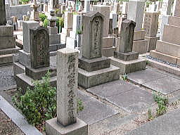 石田梅岩の墓