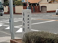 方違神社の前の道は旧長尾街道