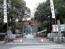 枚岡神社参道