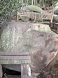 磐船神社巨岩