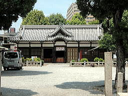 泉井上神社拝殿