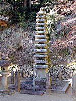 神峰山寺１３重石塔