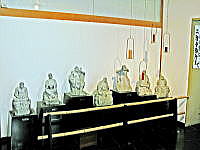 エレベータホールの十六羅漢像