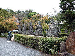 蓮華寺境内の石仏