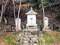 満願寺坂田金時の墓