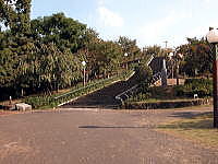 鶴見新山への階段